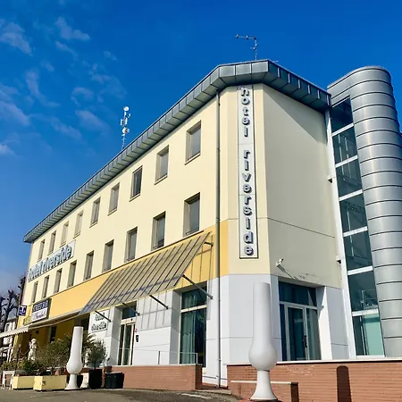 Riverside Hotel