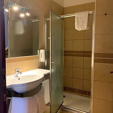 Riverside מלון 4*