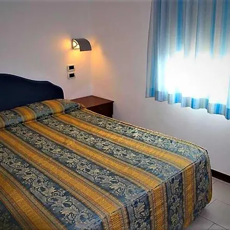 מלון Riverside 4*