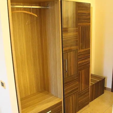 Готель Riverside