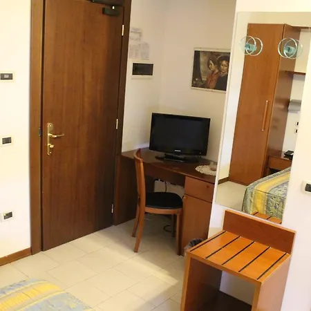 Готель Riverside Модена