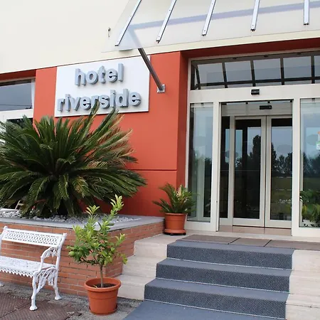 Готель Riverside 4*