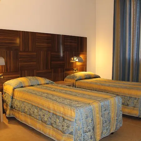 Hotell Riverside 4*