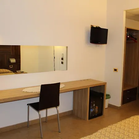 מלון Riverside 4*