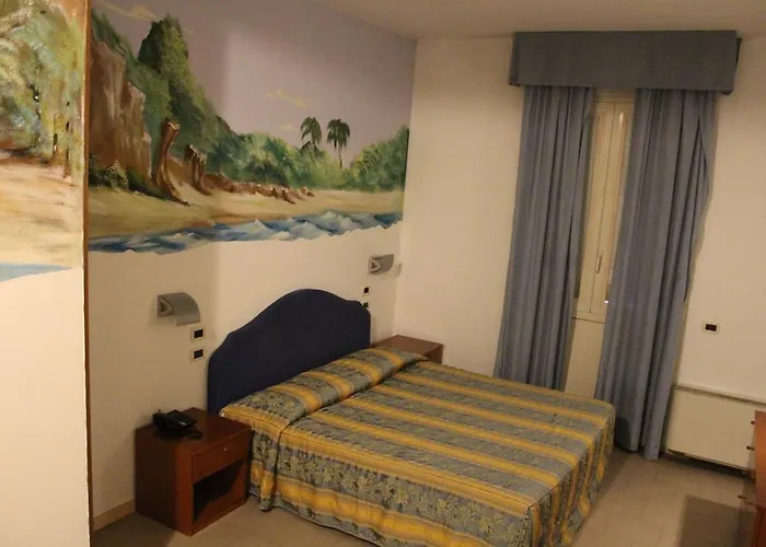 فندق Riverside 4*