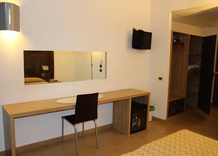 فندق Riverside 4*