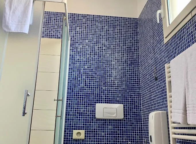 فندق Riverside 4*